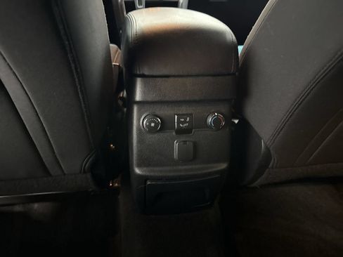 Used 2016 Ford Explorer XLT w/ Equipment Group 201A FWD image 22