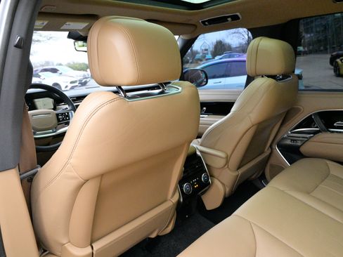 Used 2023 Land Rover Range Rover SE image 38