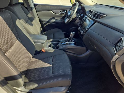 Used 2020 Nissan Rogue SV FWD image 30