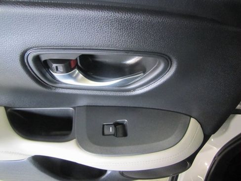 Certified 2025 Honda HR-V LX image 14