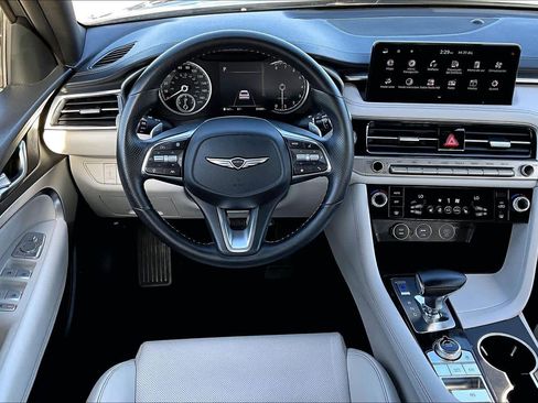 Used 2025 Genesis G70 2.5T image 5
