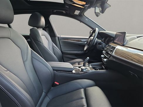 Used 2019 BMW 530i w/ Convenience Package image 30