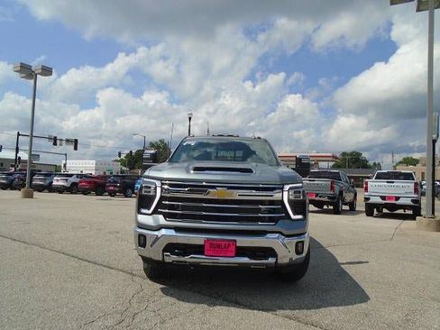Used 2024 Chevrolet Silverado 3500 LTZ w/ LTZ Plus Package AWD/4WD image 2