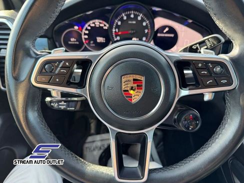 Used 2023 Porsche Cayenne Platinum Edition image 28