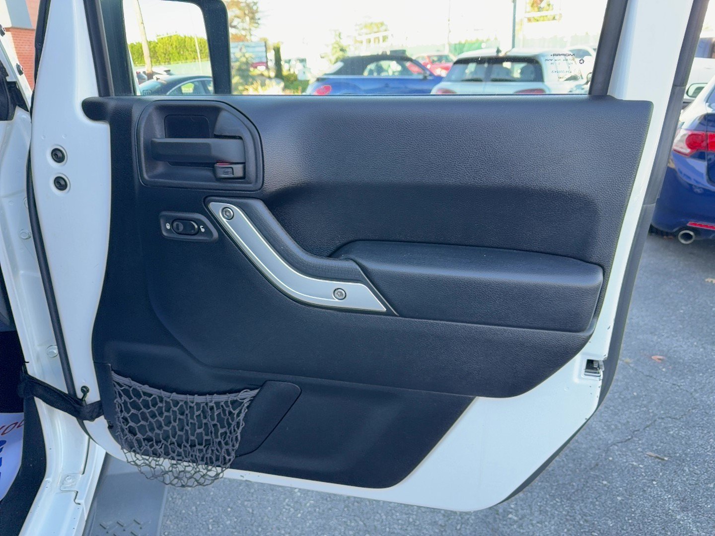 Used 2012 Jeep Wrangler Unlimited Sahara w/ Connectivity Group AWD/4WD image 18