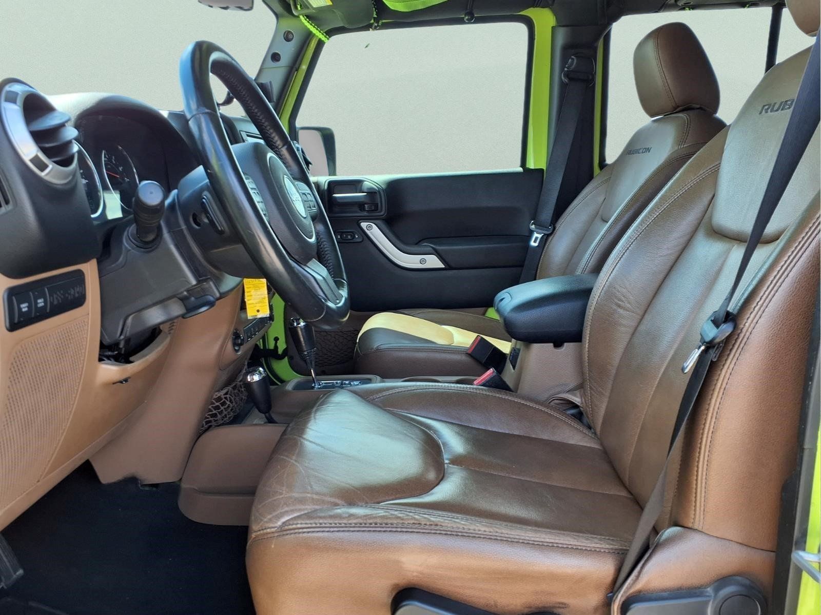 Used 2016 Jeep Wrangler Unlimited Rubicon w/ Connectivity Group AWD/4WD image 10
