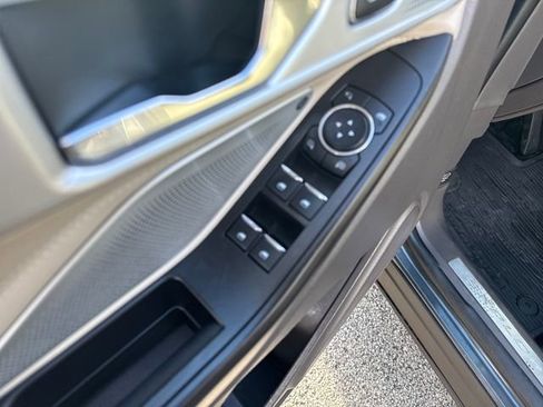 Used 2020 Ford Explorer Platinum w/ Premium Technology Package image 11