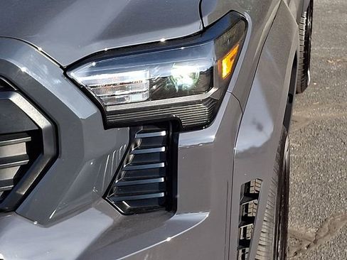 Used 2025 Toyota Tacoma TRD Sport image 9