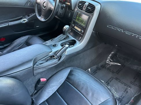 Used 2007 Chevrolet Corvette Coupe w/ Preferred Equipment Group RWD image 16