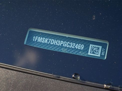 Used 2023 Ford Explorer XLT image 31