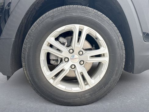 Used 2023 GMC Terrain SLE w/ Driver Convenience Package image 13