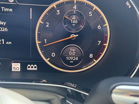 Used 2023 Bentley Flying Spur V8 image 21