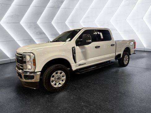 Used 2024 Ford F250 XLT image 3