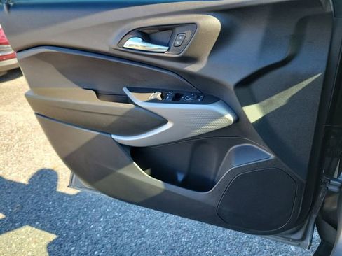 Certified 2024 Chevrolet Trax RS image 19