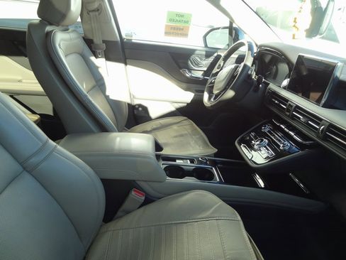 Used 2022 Lincoln Corsair AWD w/ Premium Package image 8