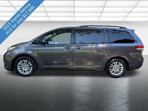 Used 2013 Toyota Sienna XLE FWD image 2