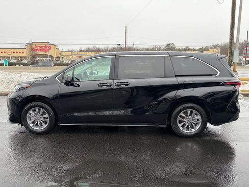 Used 2024 Toyota Sienna LE image 11