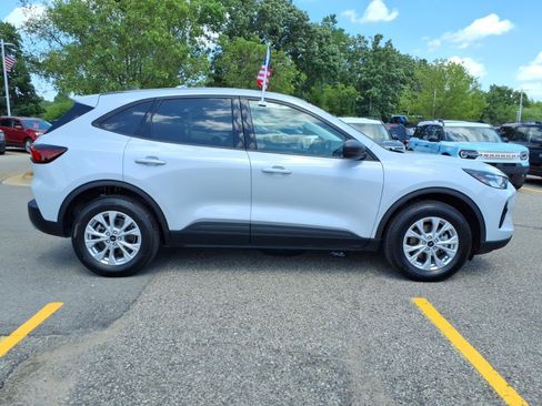 Used 2025 Ford Escape Active w/ Cold Weather Package AWD/4WD image 9