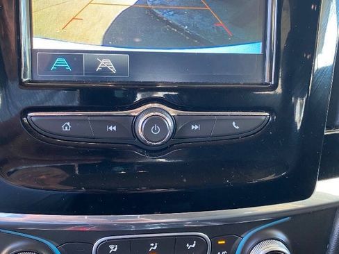 Used 2018 Chevrolet Traverse LT FWD image 18