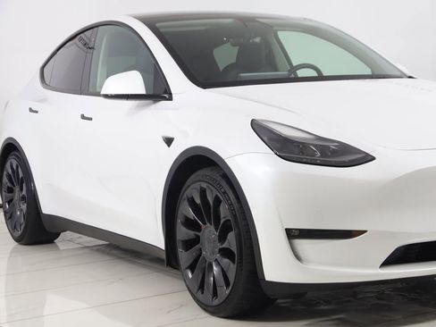 Used 2022 Tesla Model Y Performance image 39