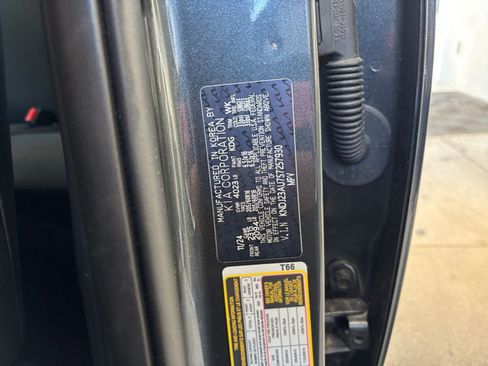Used 2025 Kia Soul LX w/ LX Technology Package FWD image 29