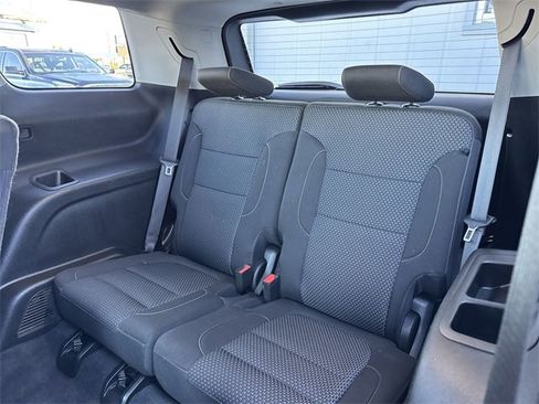 Used 2023 GMC Acadia SLE image 10