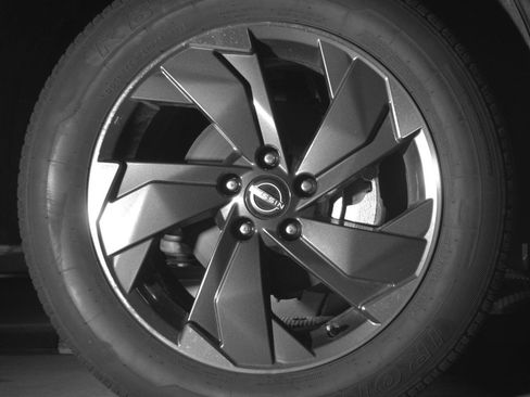 Used 2025 Nissan Rogue SV image 13