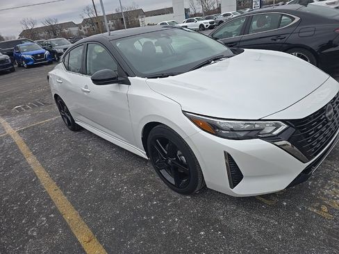 Used 2025 Nissan Sentra SR image 1