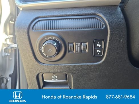 Used 2024 Jeep Wagoneer Series III AWD/4WD image 27