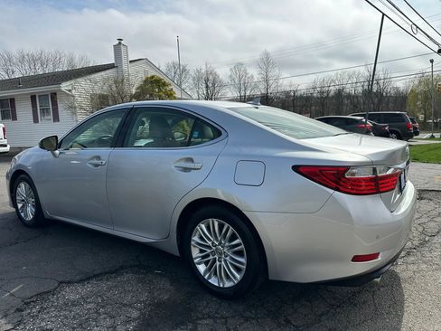 Used 2013 Lexus ES 350 w/ Luxury Pkg FWD image 4