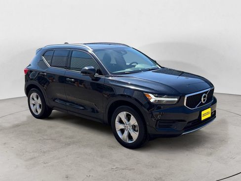 Used 2022 Volvo XC40 T5 Momentum AWD/4WD image 3