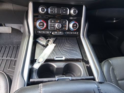 Used 2021 GMC Yukon Denali AWD/4WD image 26