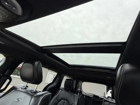 Used 2019 Chrysler Pacifica Limited w/ Advanced Safetytec Group FWD image 26