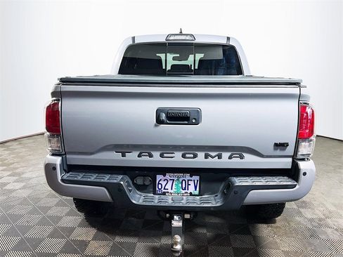 Used 2018 Toyota Tacoma TRD Off-Road image 7