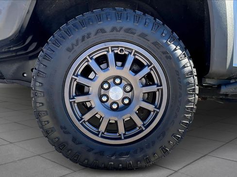 Used 2019 Chevrolet Colorado ZR2 w/ Colorado ZR2 Bison Edition image 10