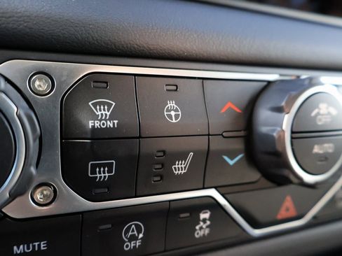 Used 2024 Jeep Gladiator Mojave w/ Technology Group image 36