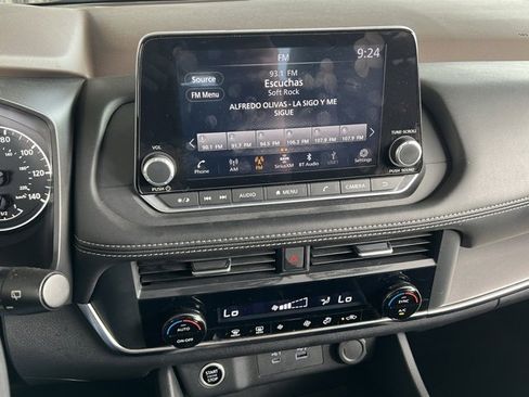 Used 2023 Nissan Rogue SV image 14