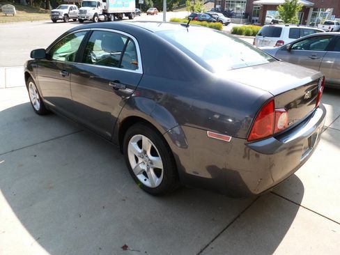 Used 2010 Chevrolet Malibu LS image 3
