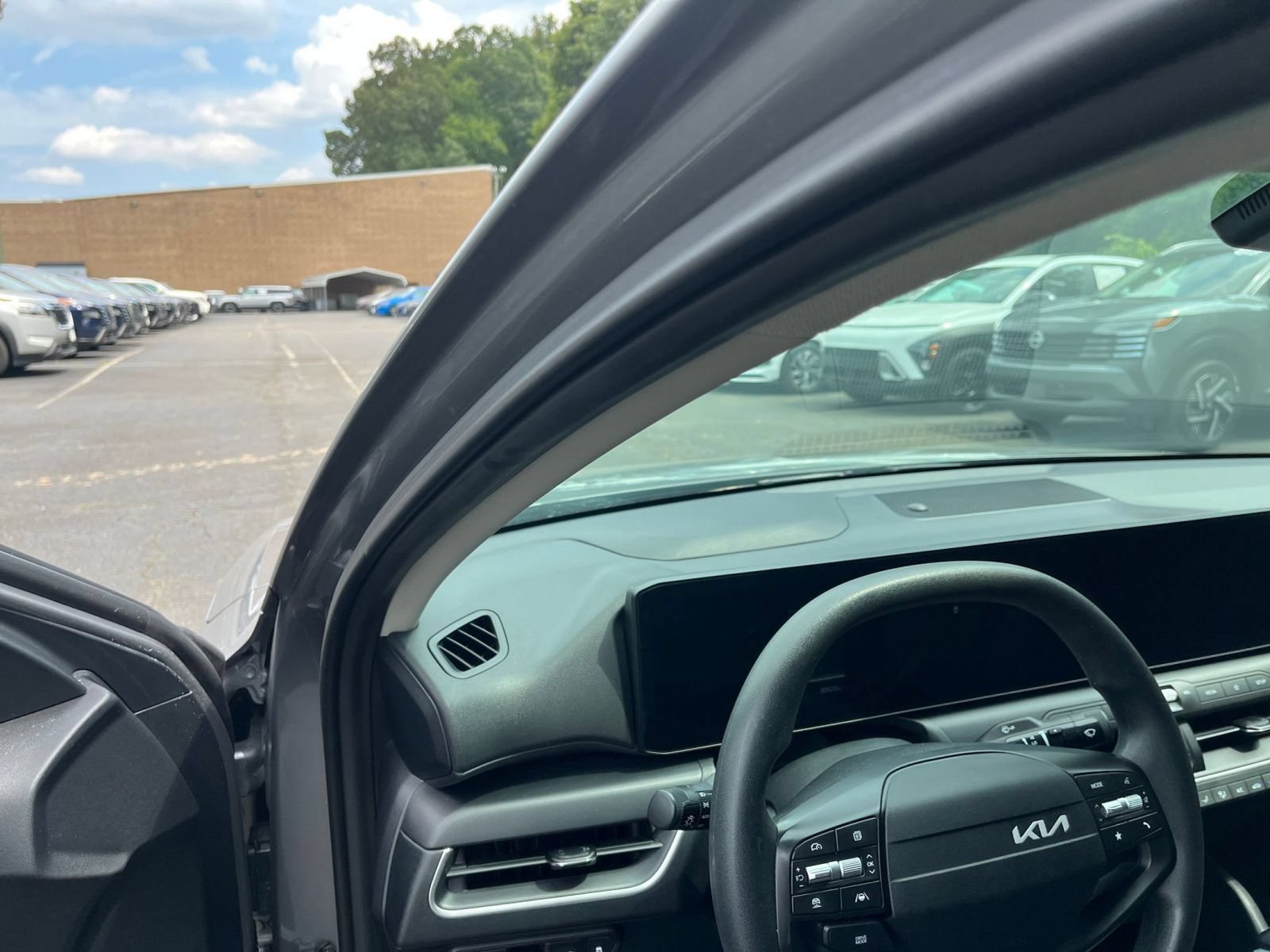 Used 2025 Kia K4 FWD image 36