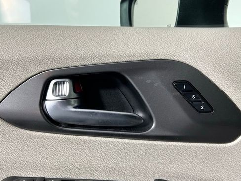 Used 2023 Chrysler Pacifica Touring-L image 34