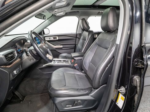 Used 2020 Ford Explorer Limited image 16