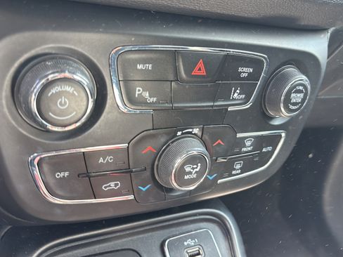 Used 2021 Jeep Compass Trailhawk AWD/4WD image 18