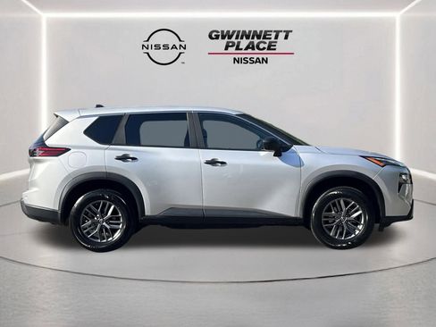 Used 2024 Nissan Rogue S image 24