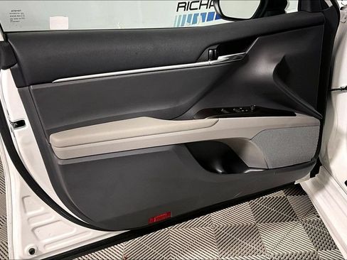 Used 2024 Toyota Camry SE FWD image 18