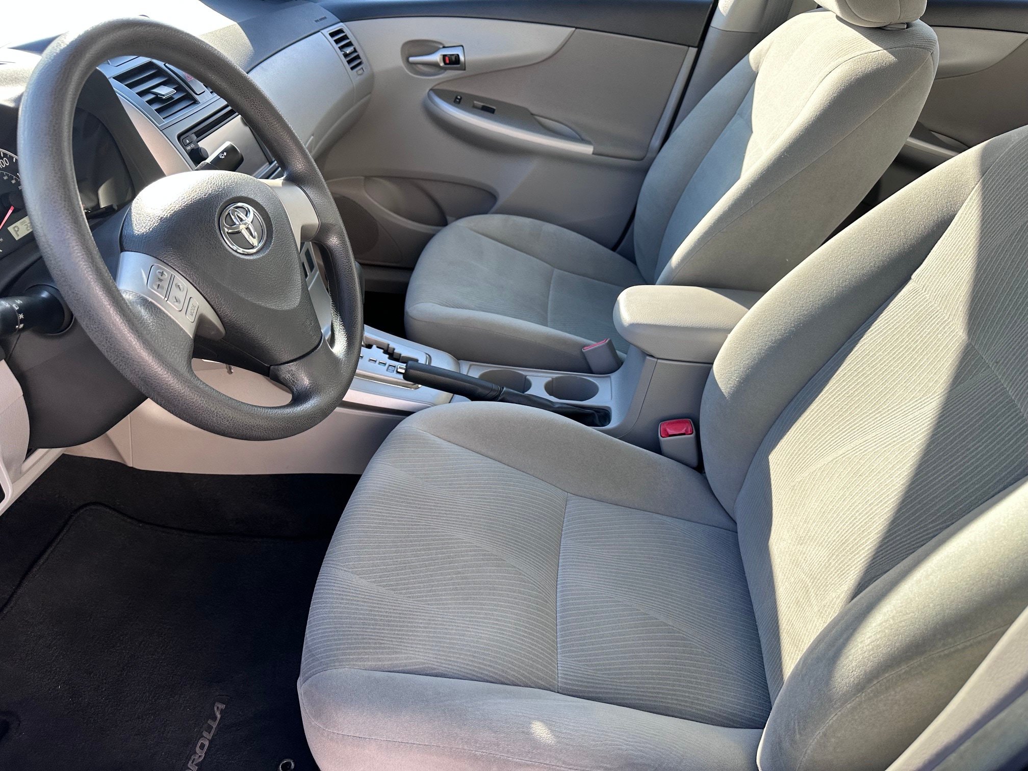 Used 2013 Toyota Corolla LE FWD image 5