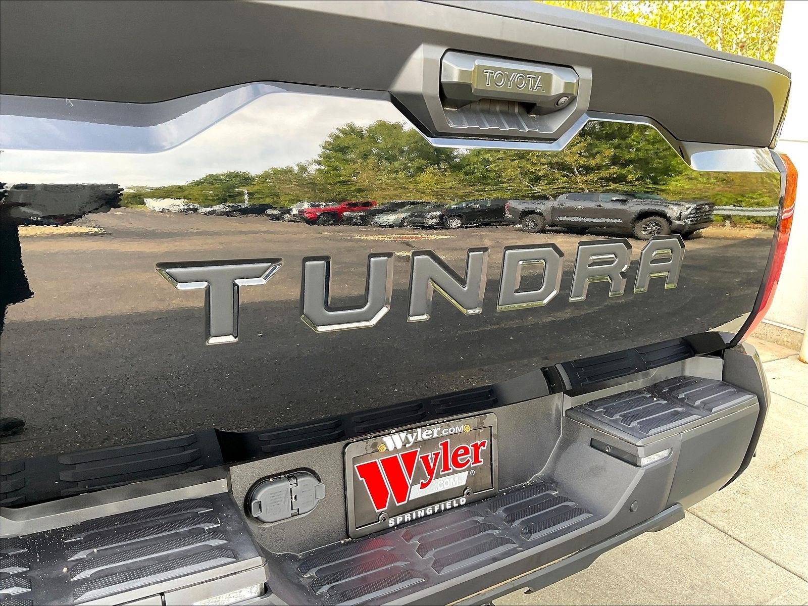 Used 2024 Toyota Tundra SR5 w/ SR5 Premium Package AWD/4WD image 25
