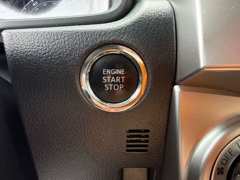 Used 2022 Toyota 4Runner SR5 Premium w/ Moonroof Package AWD/4WD image 17