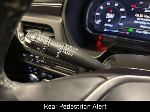 Used 2023 GMC Yukon SLT w/ SLT Premium Package image 24