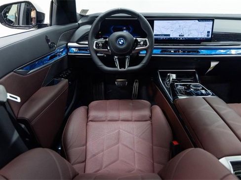 Used 2025 BMW i7 xDrive60 w/ Executive Package image 4