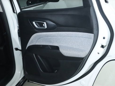 Used 2022 Jeep Compass Latitude image 31